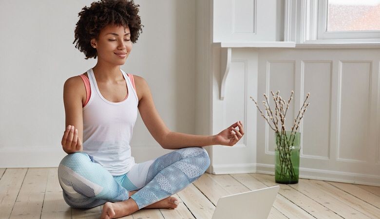 6 dicas para relaxar o corpo durante o dia