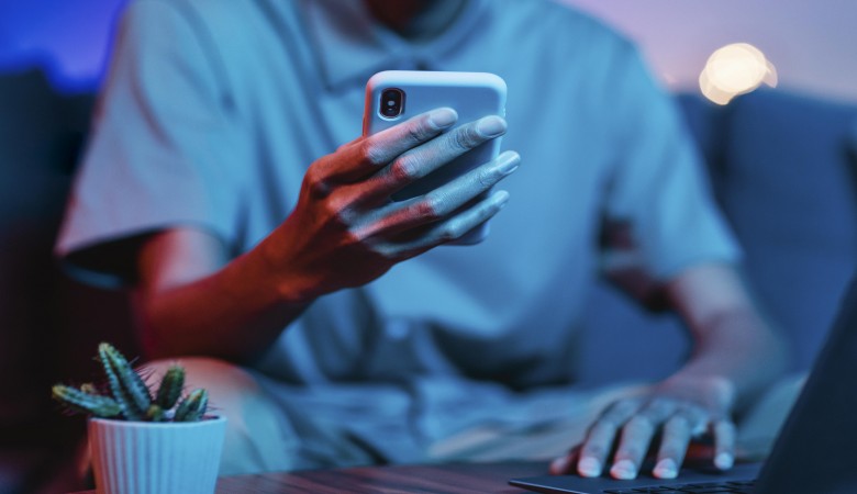 Mitos e verdades sobre os danos que o celular causa à saúde